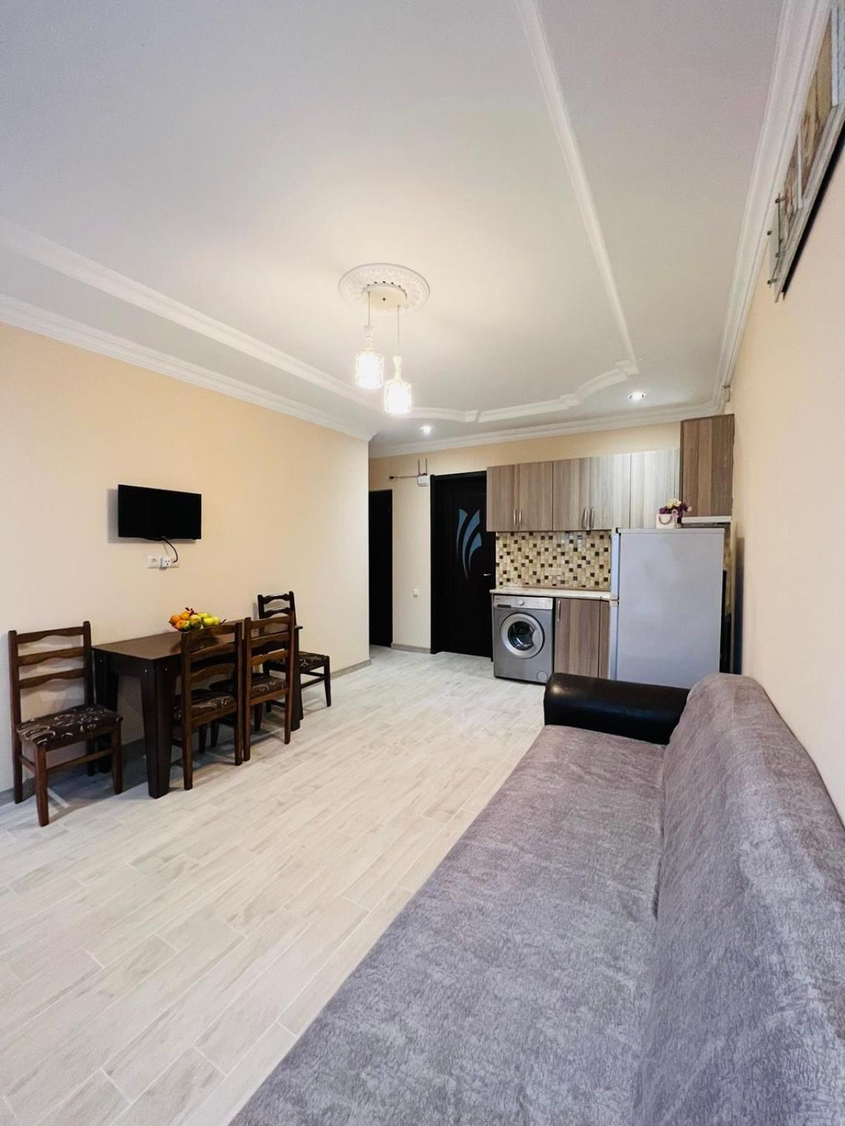 Aparthotel My Home Batoumi Extérieur photo