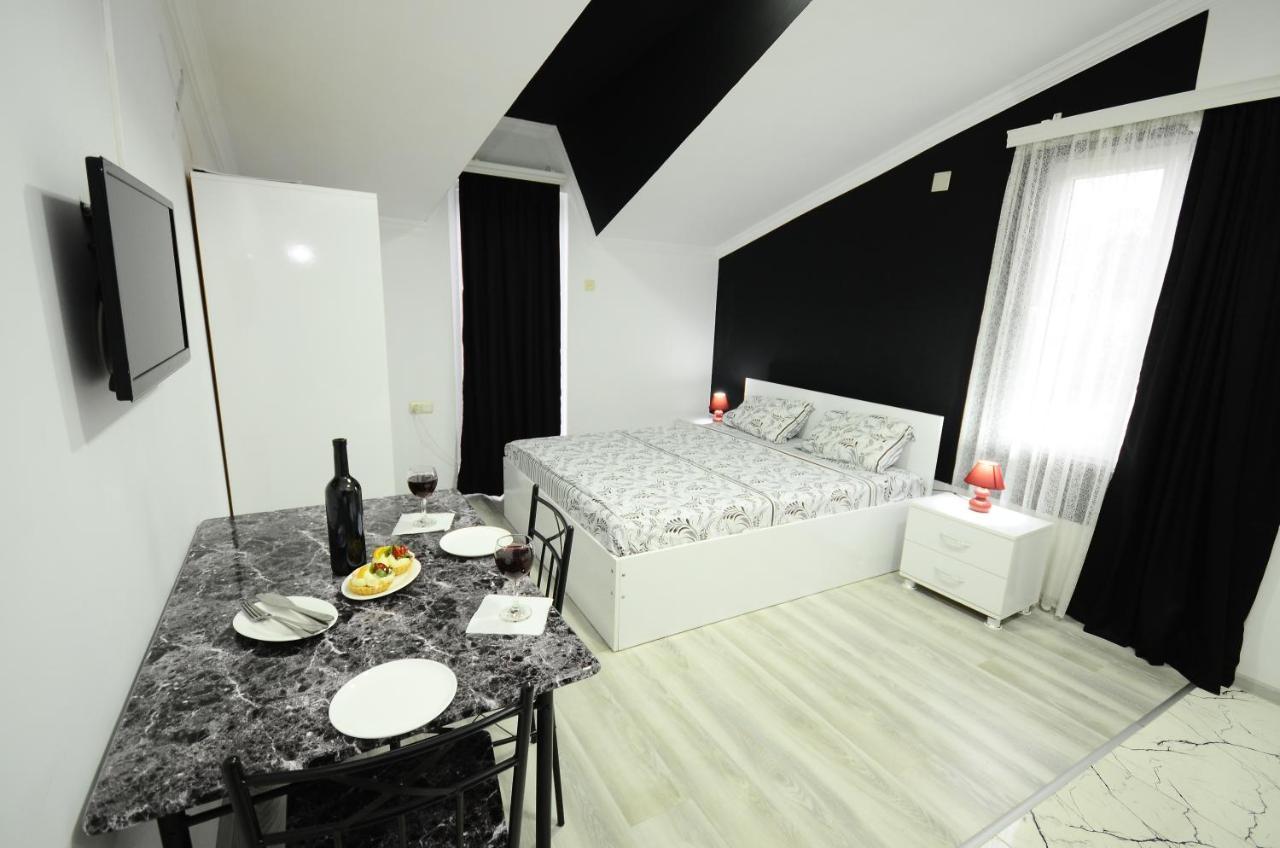 Aparthotel My Home Batoumi Extérieur photo