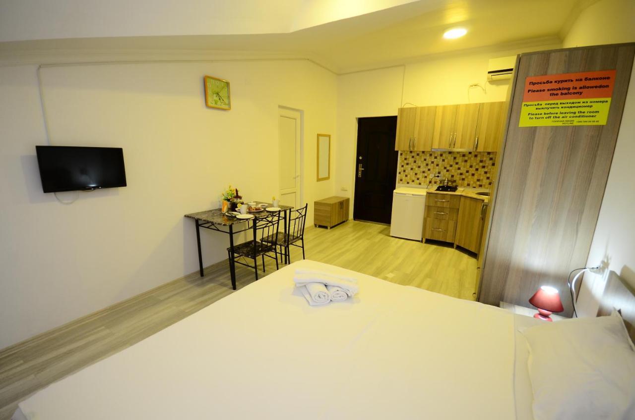 Aparthotel My Home Batoumi Extérieur photo