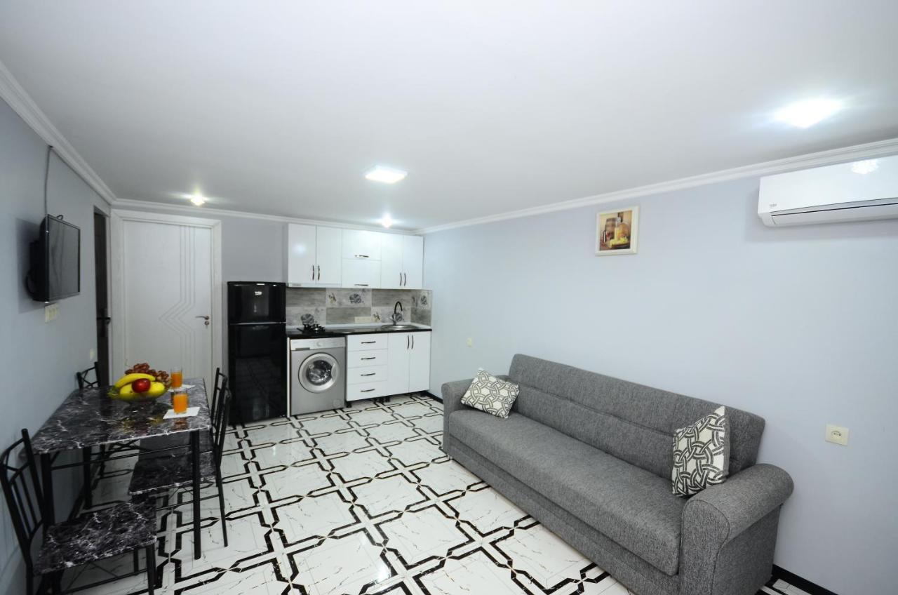 Aparthotel My Home Batoumi Extérieur photo