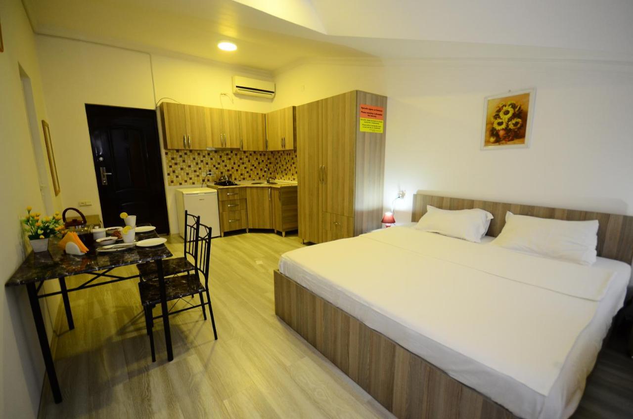 Aparthotel My Home Batoumi Extérieur photo
