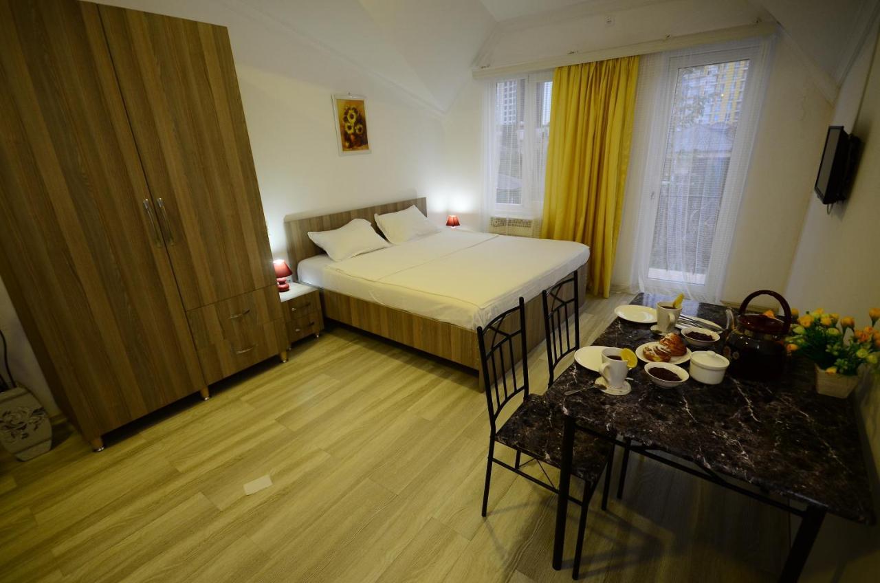 Aparthotel My Home Batoumi Extérieur photo